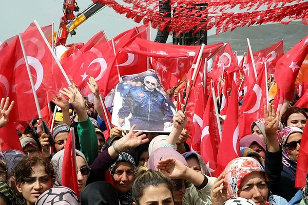 baskan-erdogandan-malatyada-onemli-aciklamalar-bay-bay-kemal-talimati-kandilden-aliyor-1684853734618.jpg Başkan Erdoğan'dan Malatya'da önemli açıklamalar! "Bay Bay Kemal talimatı Kandil'den alıyor" - 12