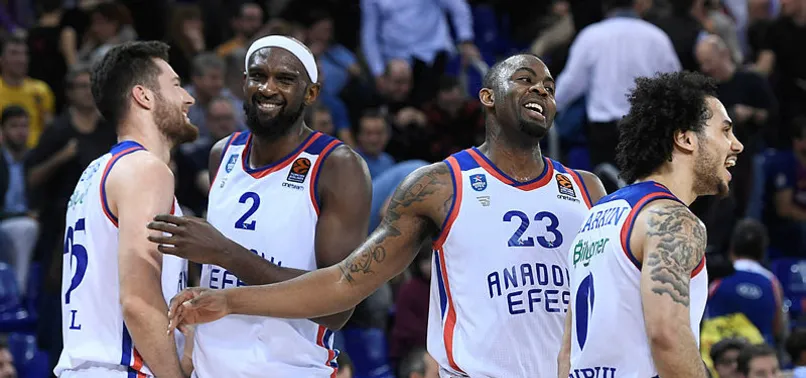 Anadolu Efes Barcelona'yı 84-82 yendi