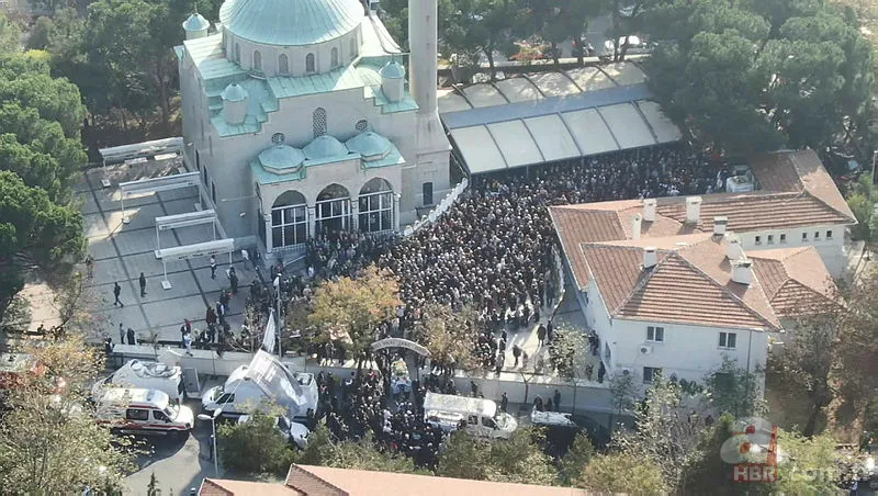 Yıldız Kenter’in cenazesinde gergin anlar! Şebnem Sönmez çileden çıktı 4