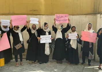 Afganistan'da Taliban'dan kadınlara yönelik flaş karar! Evlerinizde kalın