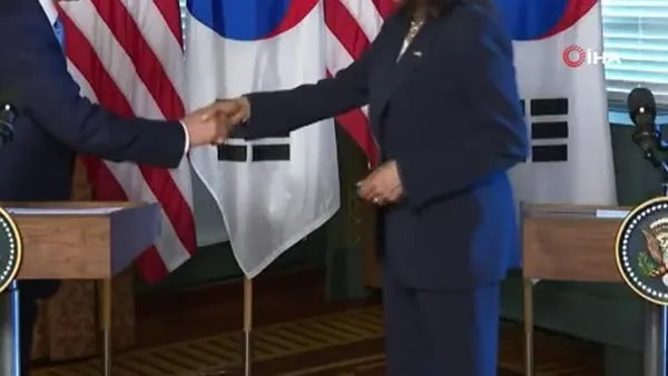 ABD Başkan Yardımcısı Kamala Harris’in yaptığı hareket olay oldu! Güney Kore Devlet Başkanı Moon Jae-in... - 5