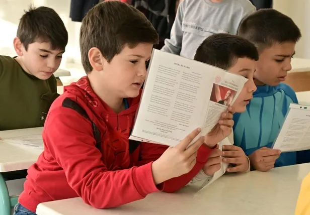 Karneler bugün saat kaçta dağıtılacak? Öğlenci öğrenciler karnelerini kaçta alacak? Okullar ne zaman başlayacak?