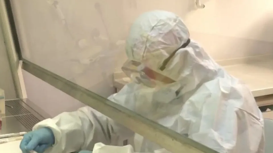 Koronavirüs belirtilerine bir yenisi daha eklendi: Kulak ağrısı