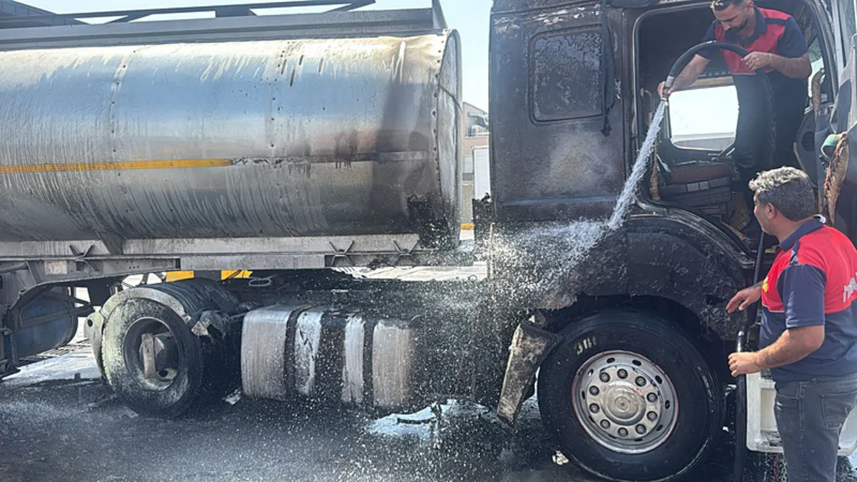 Şırnak'ta akaryakıt yüklü tanker alev aldı