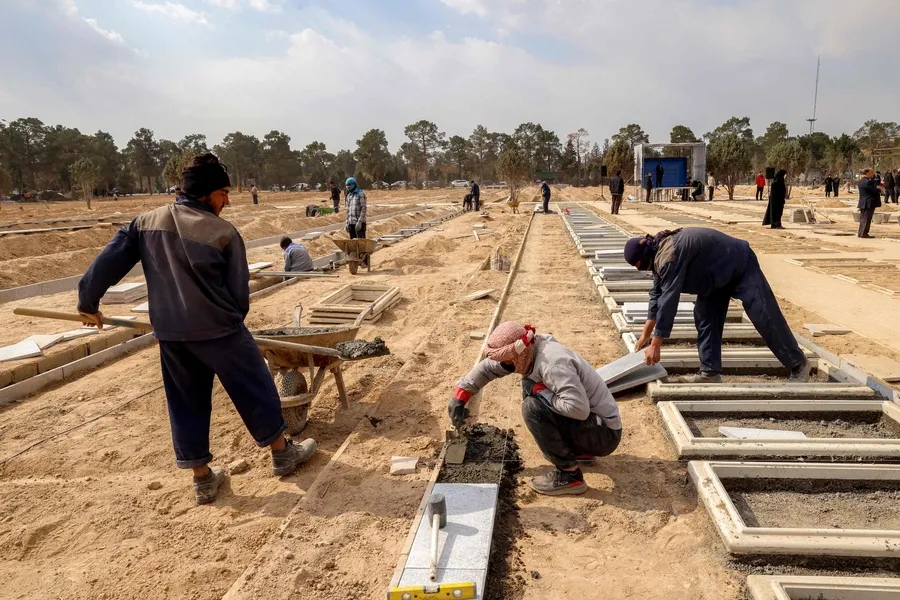 1773051235842.jpg Tahran'daki Beheşti Zehra mezarlığından görüntü