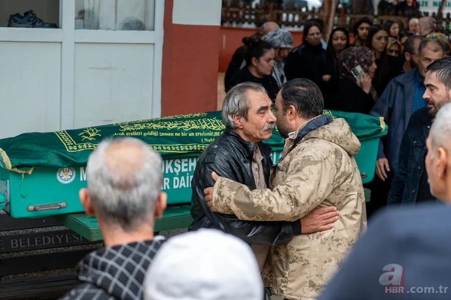 Manisa'daki feci kazada hayatını kaybeden aile son yolculuğuna uğurlandı 3