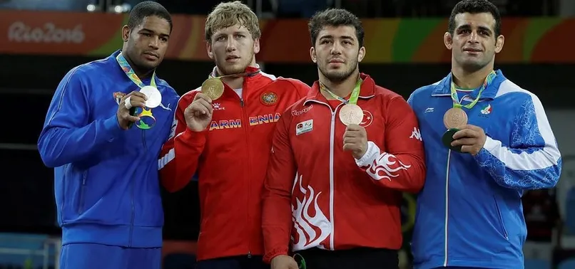 Güreşte madalyalar dağıtıldı!