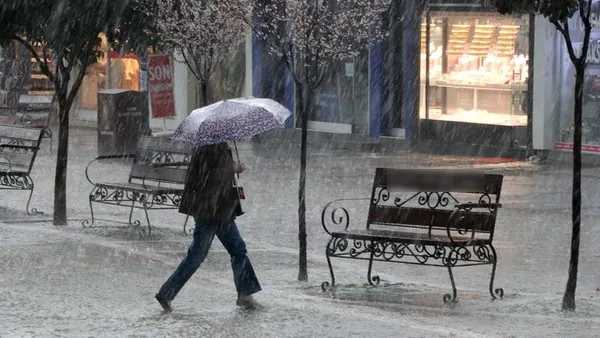 Gök gürültülü sağanak İstanbul'u vuracak! Türkiye geneline "dikkatli ve tedbirli olun" uyarısı | 5 günlük hava durumu - 9
