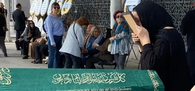 Şarkıcı İzel’in acı günü! Annesini gözyaşları içinde uğurladı