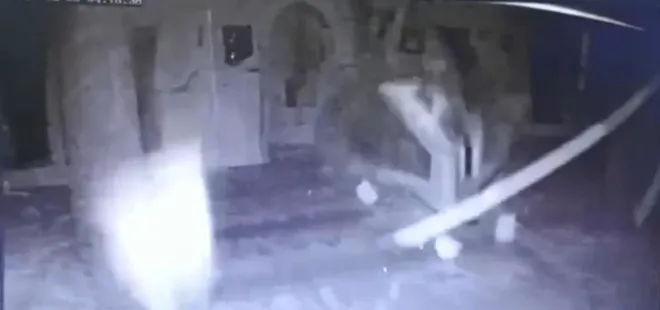 Asrın felaketinin yeni görüntüsü ortaya çıktı! İşte Hatay’da depremde 600 yıllık tarihi caminin yıkılma anı