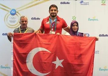 Taha Akgül yarı finalde!