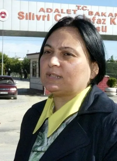 FETÖ operasyonunda eski emniyet müdürü Nazmi Ardıç'ın eşi gözaltına alındı - 1