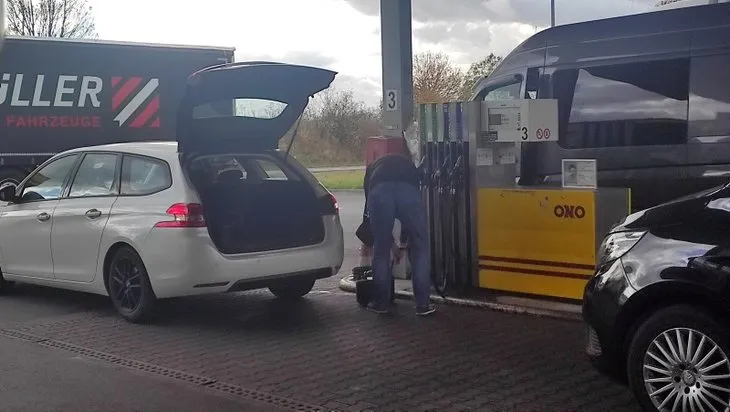 Akaryakıt krizi ülke dışına çıkarttı! Almanlar, Çekya’da benzin istasyonlarına akın etti