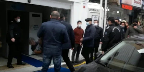 Son dakika: İşçiler CHP’li Bakırköy Belediye Başkanı Bülent Kerimoğlu’nu eylemden kovdu