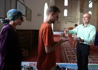 Şehit babası imam İbrahim Taşdemir’den Müslümanlar’a örnek davranış! 25 dilde İslam’a davet ediyor