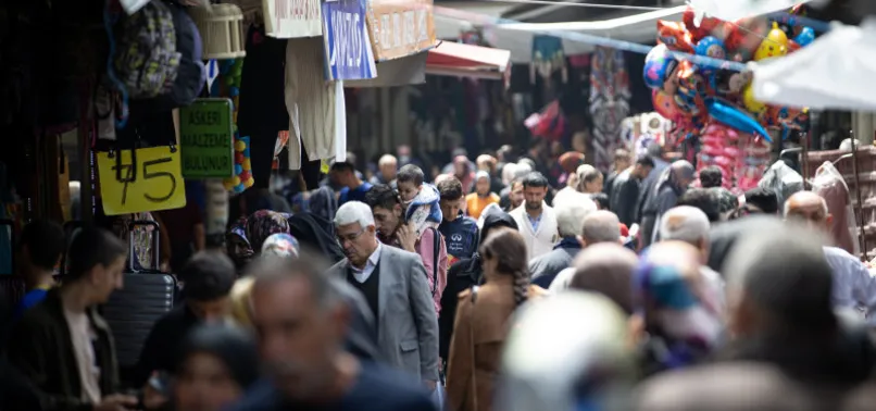 Asrın felaketinde kısmen hasar görmüştü! Tarihi Maraş Çarşısı’nda bayram yoğunluğu