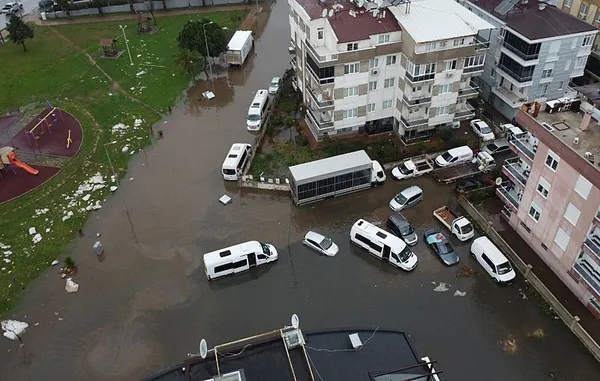 antalyada-sehri-su-basti-valilikten-flas-aciklama-egitime-bir-gun-daha-ara-verildi-1707828673091.jpeg Antalya'da şehri su bastı! Valilikten flaş açıklama: Eğitime bir gün daha ara verildi - 3