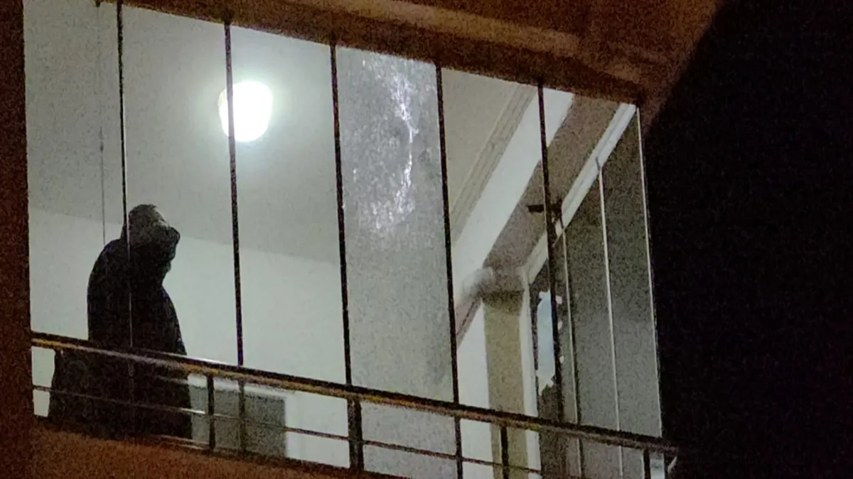 Çorum'da korkunç olay! Yorgun mermi 5'inci kattaki balkona isabet etti