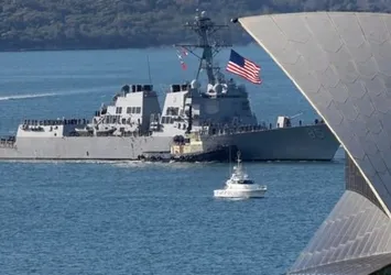 Bir hamle de İngiltere'den! Savaş gemileri bölgede