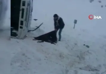 Son dakika: Erzurum'da halk otobüsü devrildi!
