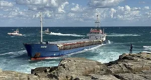 Kandıra’da kargo gemisi karaya oturdu