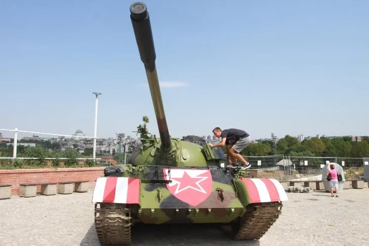 Kızılyıldız’ın stadı önüne tank çekildi