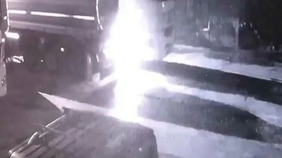 Tırı kundaklayan şüpheli güvenlik kamerasında