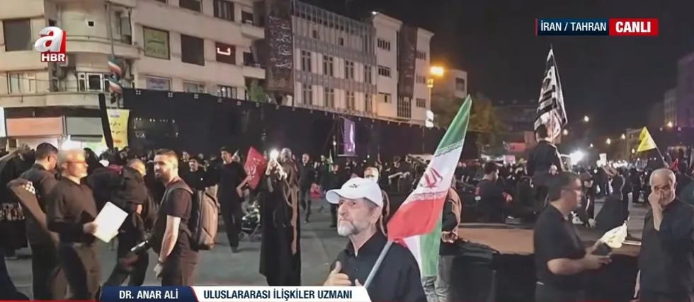 iran-halkindan-mutabakat-mesaji-liderimiz-ne-karar-verirse-yanindayiz-1781658482803.jpg A Haber muhabiri Ekber Karabağ Tahran meydanında sokakların nabzını tutuarken yoğun kalabalık dikkat çekti. (Foto: A Haber - Ekran Görüntüsü)