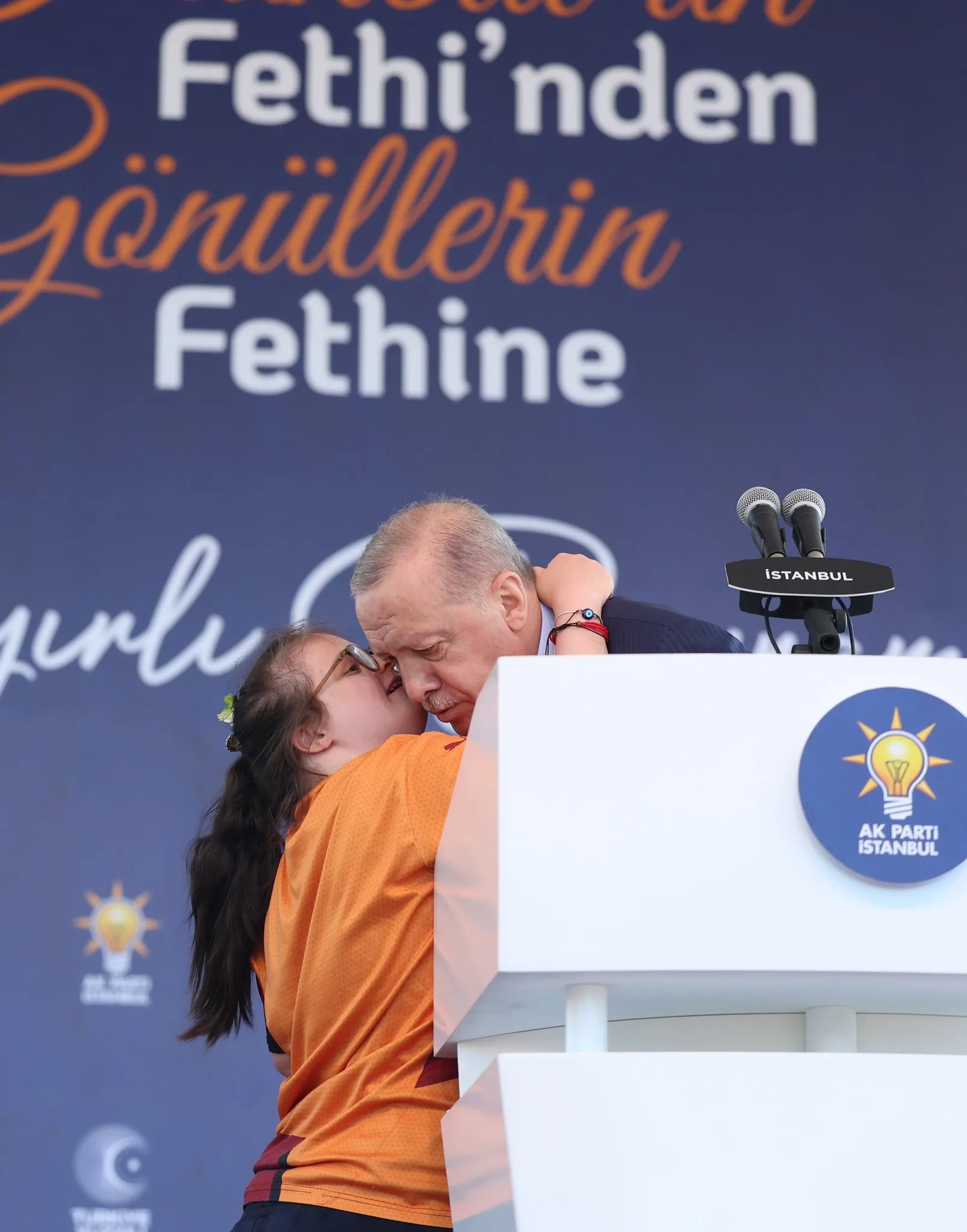 Küçük Havva Başkan Erdoğan'a sarıldığı anı anlattı: Evde dolma daveti