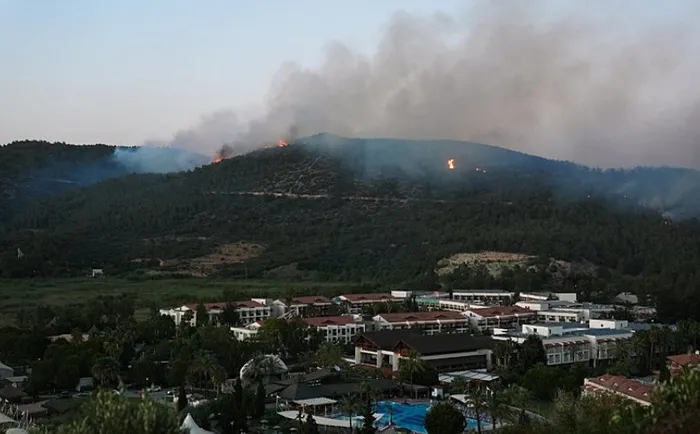 izmir-canakkale-ve-aydinda-yangin-4-noktada-alevlere-havadan-ve-karadan-mudahale-bakan-yumaklidan-aciklama-1719684192867.jpg İzmir'deki 3 yangın kontrol altına alındı! Bakan Yumaklı yangınların çıkış nedenini açıkladı - 13