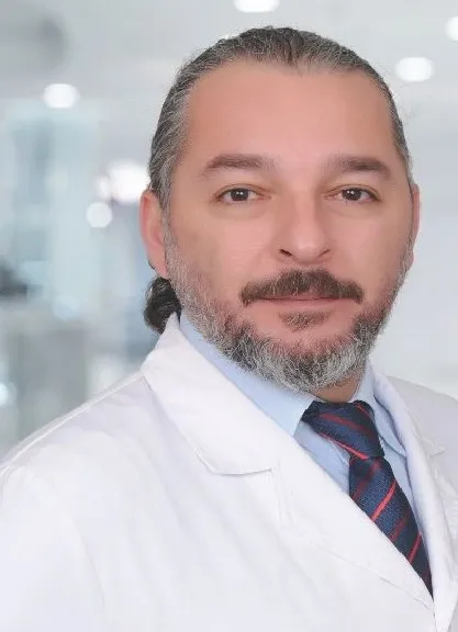 Başından silahla ağır yaralanan doktor görev yaptığı hastaneye sevk edildi - 2