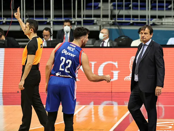 son-dakika-basketbol-super-liginde-sampiyon-anadolu-efes-fenerbahce-seriyi-3-0-kaybetti-1623090013289.jpg Son dakika: Basketbol Süper Ligi'nde şampiyon Anadolu Efes! Fenerbahçe seriyi 3-0 kaybetti