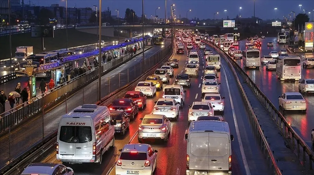 İstanbul’da trafik yoğunluğu yüzde 87’ye ulaştı