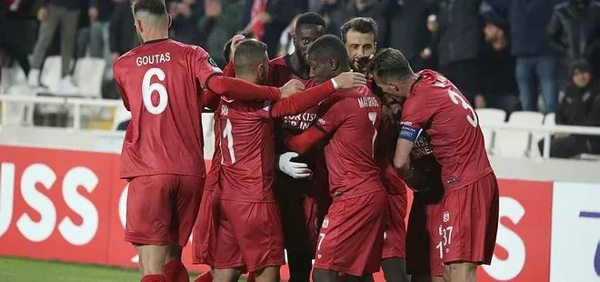 Sivasspor’dan gurur gecesi! Gruptan çıkmaya garantiledik! Sivasspor 3-0 Cluj MAÇ SONUCU