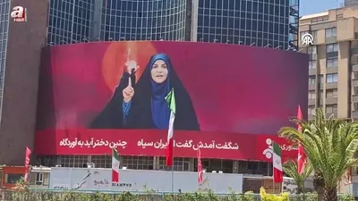 Spikerin posteri meydana asıldı