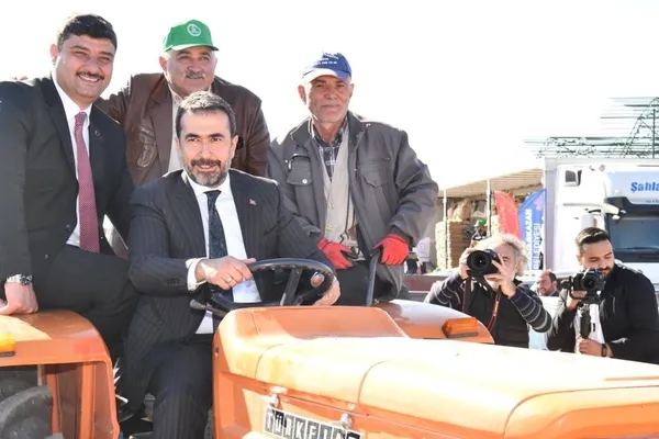 Aciz kalan Mansur Yavaş yardım bekleyen halkı AK Partili Belediye Başkanına yönlendirdi: Size Serhat Oğuz yardım edecek