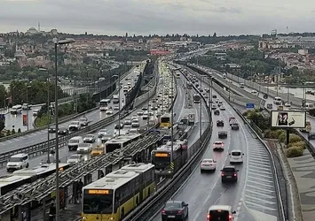 Son dakika: İstanbul'da sağanak etkili oldu trafik kilitlendi!