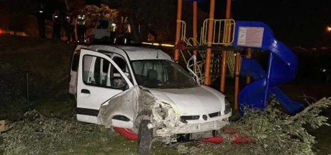 İzmit’te feci kaza! Ödünç aldıkları araçla çocuk parkına uçtular 1 ölü, 1 yaralı