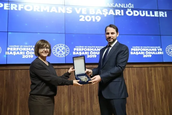 Son dakika: Hazine ve Maliye Bakanı Berat Albayrak "Performans ve Başarı Ödülleri" mesajı - 2