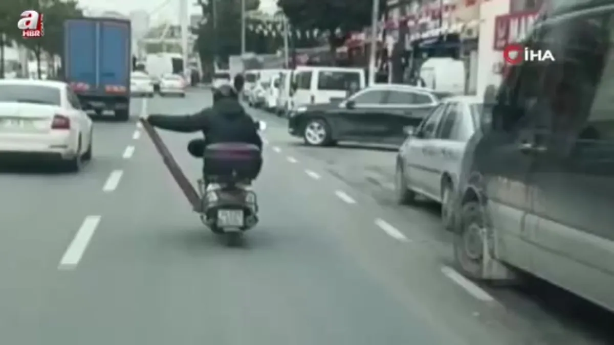 Esenyurt'ta akan trafikte hayrete düşüren görüntü