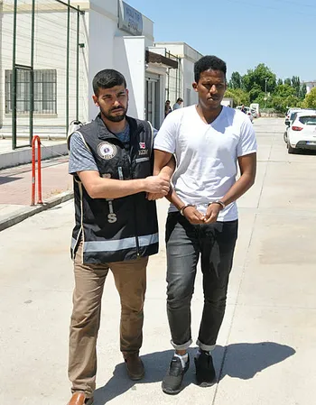 Adana'da Somali vatandaşı FETÖ’den gözaltına alındı - 2