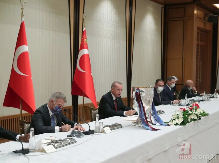 Başkan Erdoğan Trabzonspor yönetimi ve futbolcularını kabul etti