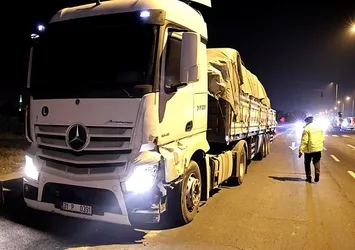 Aksaray'da TIR ile otomobil çarpıştı! 2 yaralı