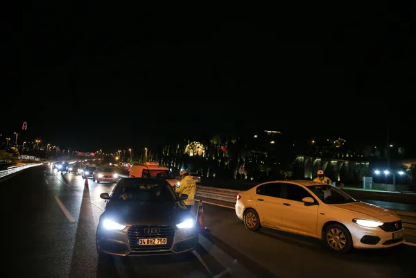 son-dakika-turkiye-genelinde-sokaga-cikma-kisitlamasi-sona-erdi-1606103247828.jpg Son dakika: Türkiye genelinde sokağa çıkma kısıtlaması sona erdi - 1