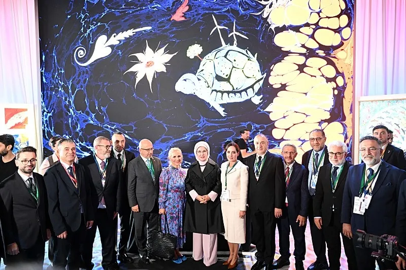 1790017057326.jpeg Emine Erdoğan'dan New York'ta Sıfır Atık mesajı: Hiçbir teknoloji tek başına çözüm olmayacak - 3