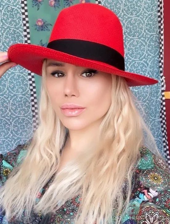 Türkücü Ceylan kayınvalide oldu! Geçirdiği operasyonlarla eski halinden eser kalmayan Ceylan’ın kızı Melodi Bozkurt evlendi! İşte ilk kareler 5