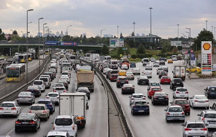 Okullar açıldı İstanbul’da trafik yoğunluğu yaşandı!