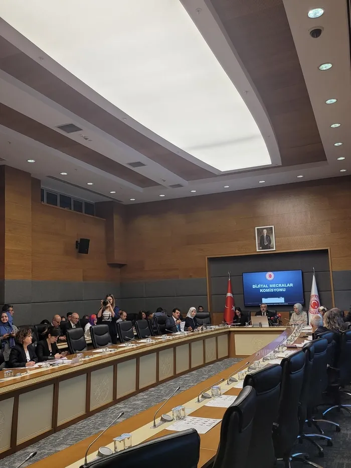 dijital-telif-komisyonundan-googlea-carpici-sorular-kacak-oynamayin-uyarisi-siz-neye-razisiniz-1719311437598.jpeg Dijital Telif Komisyonu'ndan Google'a çarpıcı sorular! "Kaçak oynamayın" uyarısı: Siz neye razısınız? - 5