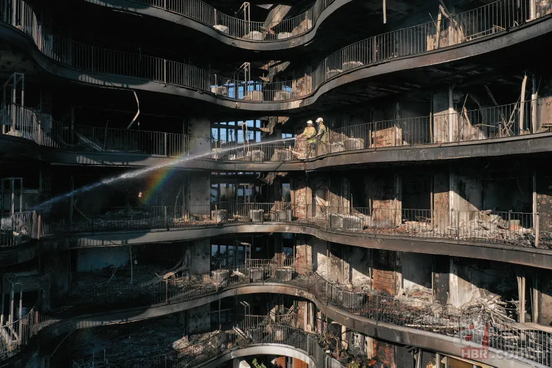 İzmir'de 8 katlı binada büyük yangın! 7 saatin ardından kontrol altına alındı 24