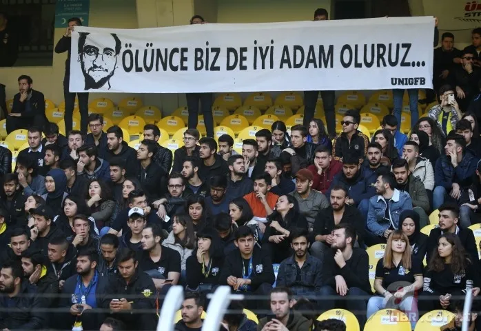 Galatasaray - Fenerbahçe derbisinde tribünde rahatsızlanarak hayatını kaybeden Koray Şener son yolculuğuna uğurlandı 19